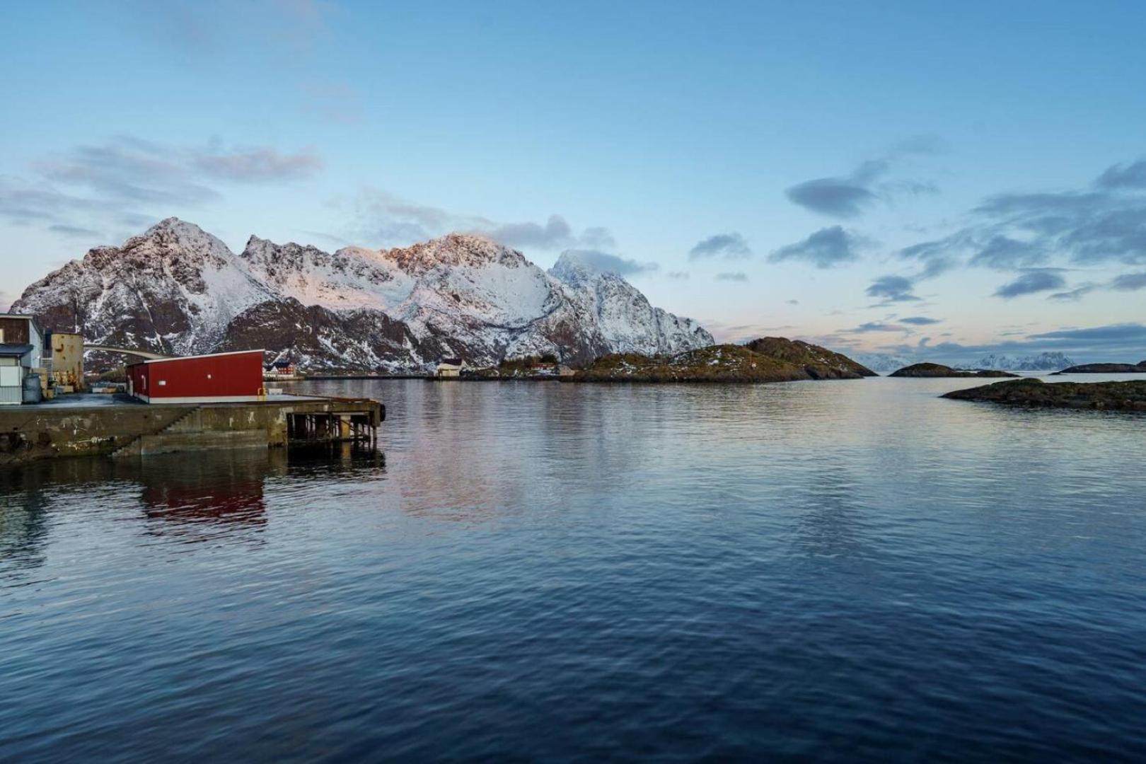 Rorbuleilighet I Idylliske Henningsvær Exteriör bild